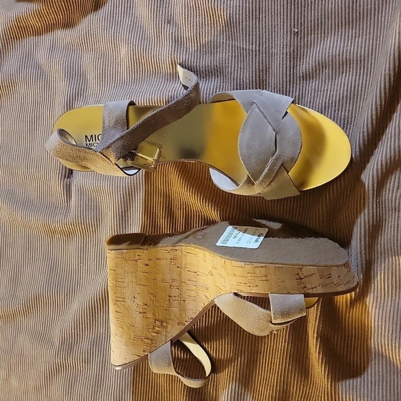 Michael Kor's Suede Wedges NWT - Picture 2 of 4